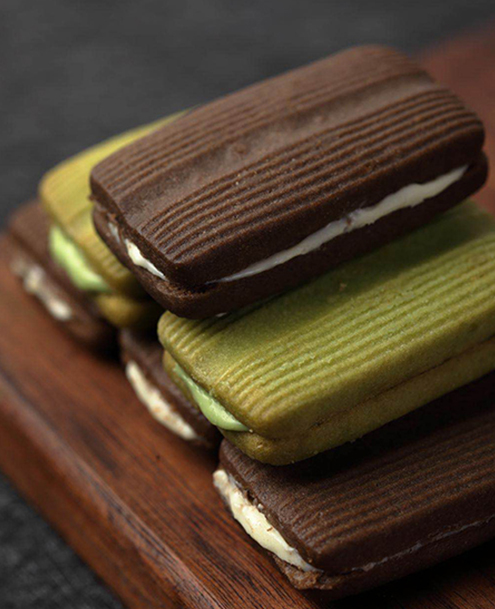 Sandwich cookies